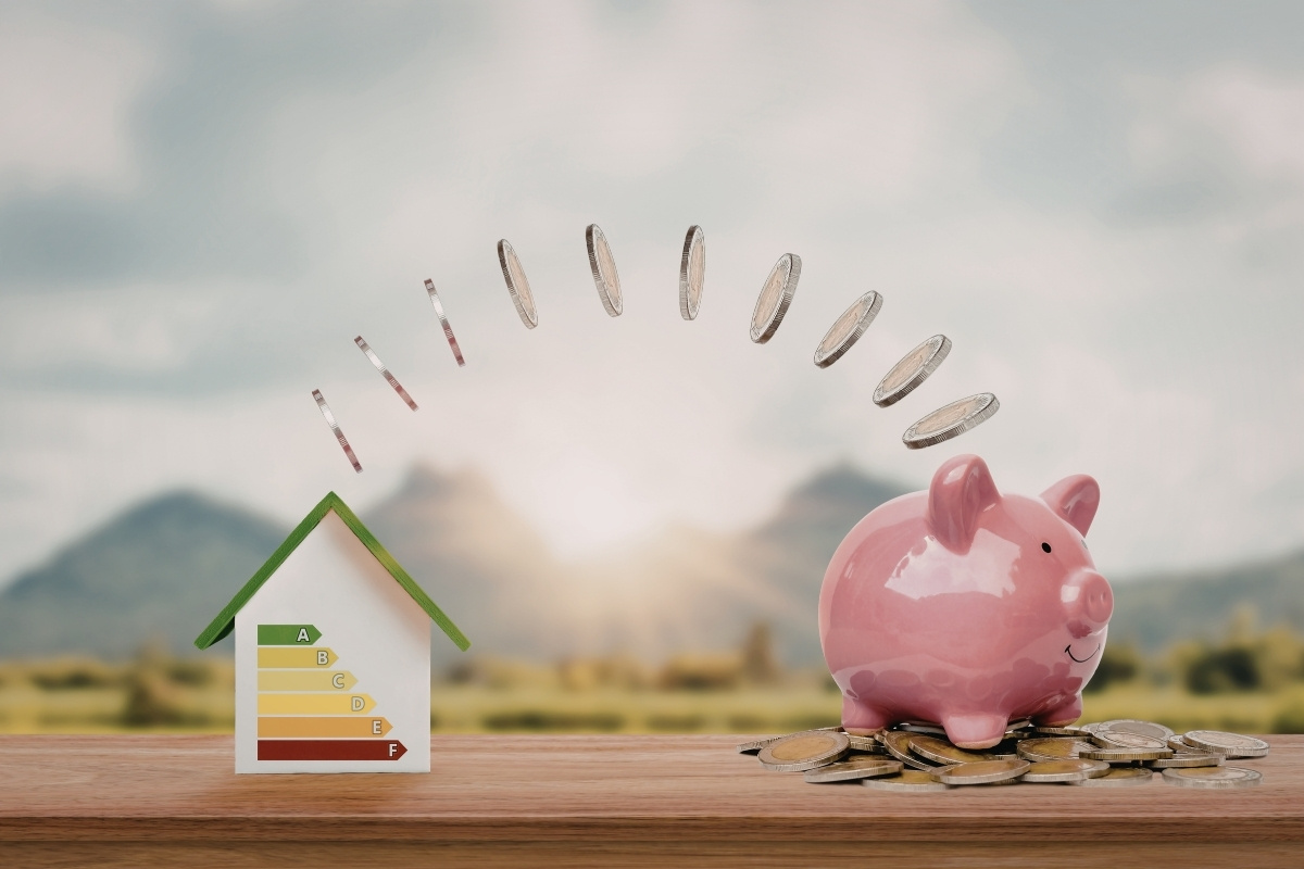 Energiahatékony modern családi ház rezsimegtakarítás szemléltetéssel